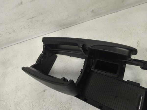 ACCOUDOIR MERCEDES - Vue 2